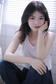 枕边有张脸
