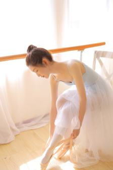 黑色丝袜秘书夹住巨龙摩擦